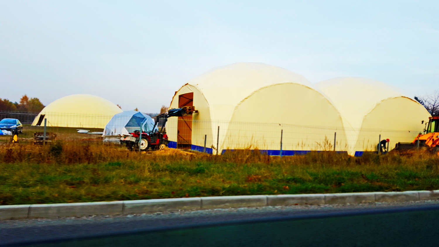 Ūkininko ūkio sodyba | Žirgynas ir manežas kupolas Ø24m , Garažas – Lenkija