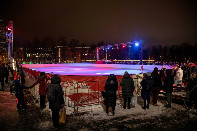 Ø8m Skaidrus Baro Kupolas @ Lukiškių aikštėje ledo čiuožykla