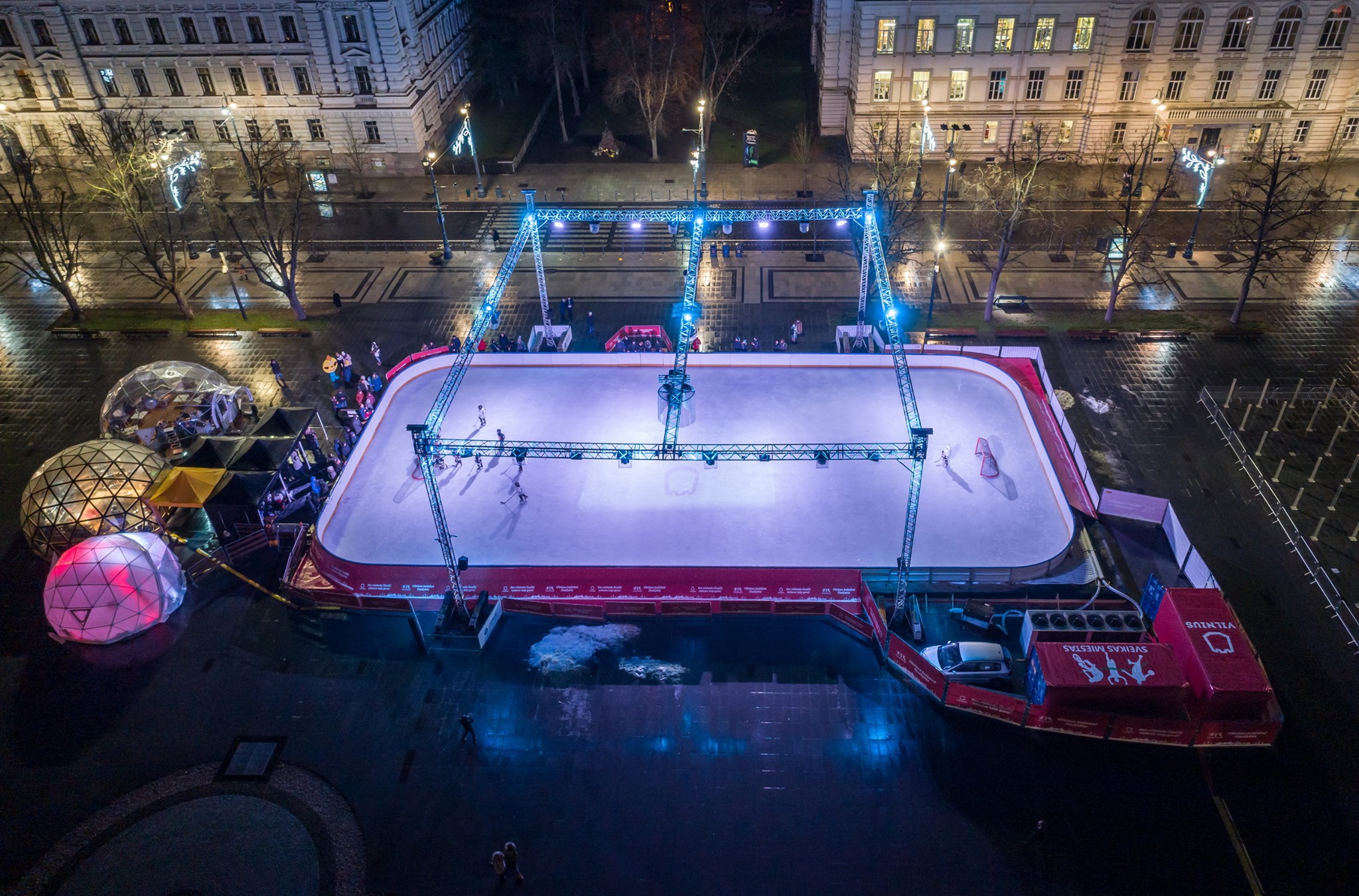 Ø8m Skaidrus Baro Kupolas @ Lukiškių aikštėje ledo čiuožykla