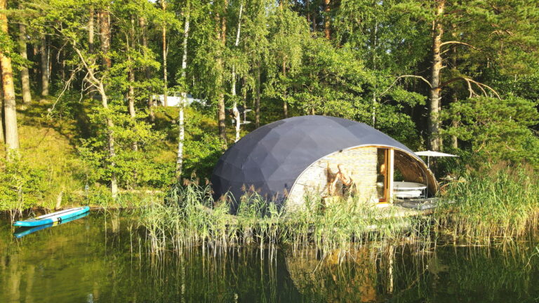 32m² Pramoginis Glamping Laivas Ø8m | Pasimėgaukite ežerų ir jų salų grožiu, Lakajai LT