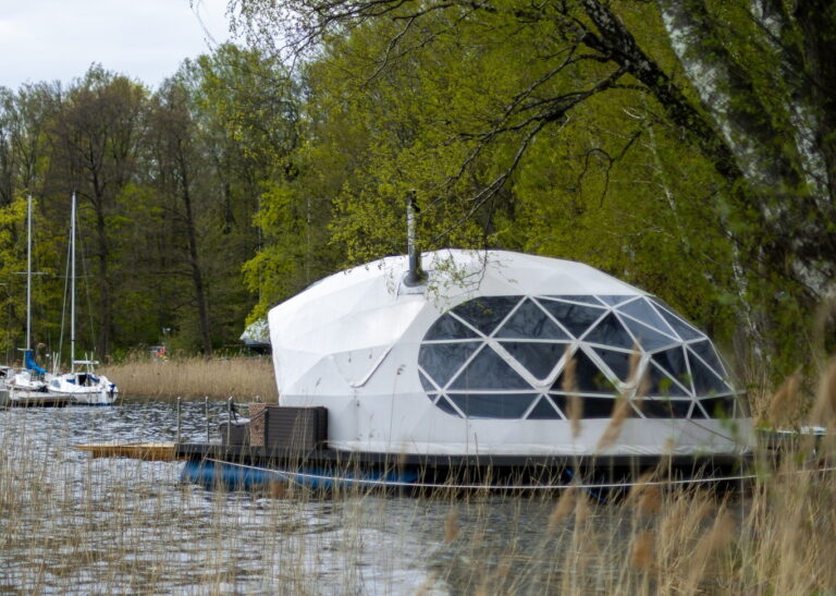 27m² Pramoginis Glamping laivas Ø7m | Pasimėgaukite ežerų ir jų salų grožiu